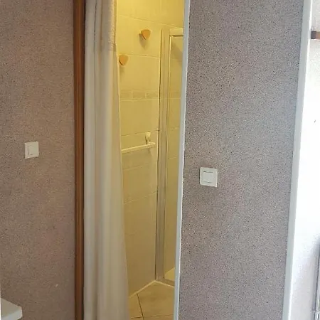 Chambre Et Sdb Privees Avec Acces Independant Et Autonome Saint-Herblain