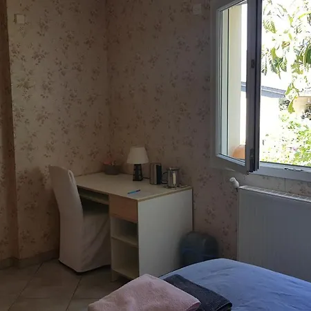 Δωμάτια σε οικογενειακή κατοικία Chambre Et Sdb Privees Avec Acces Independant Et Autonome *